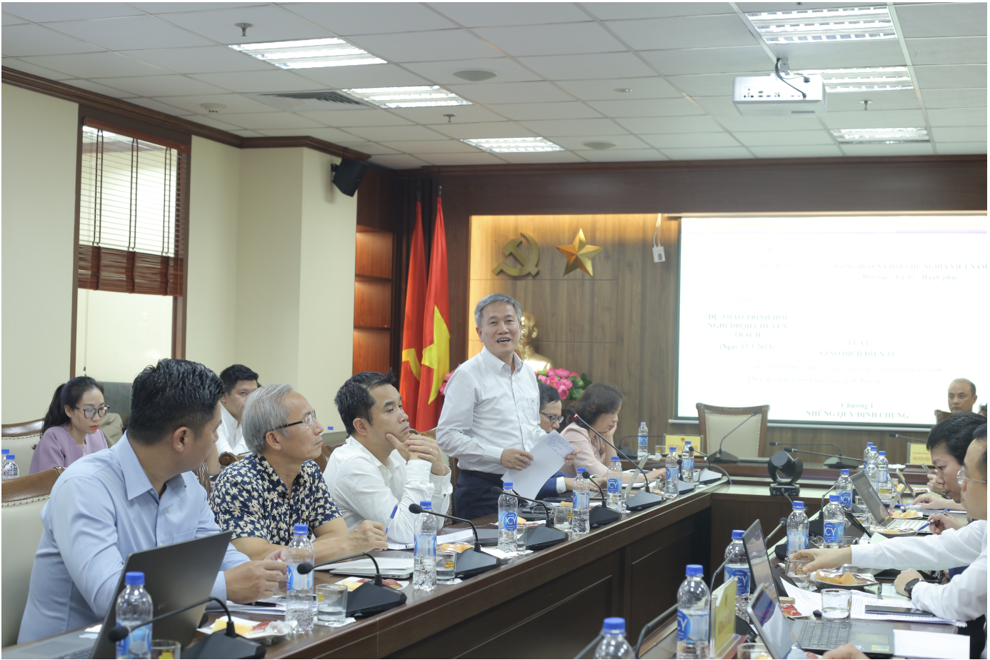 Ông Nguyễn Quang Thanh, Giám đốc Sở TT&TT Đà Nẵng trình bày ý kiến đóng góp lấy thực tiễn từ TP Đà Nẵng.